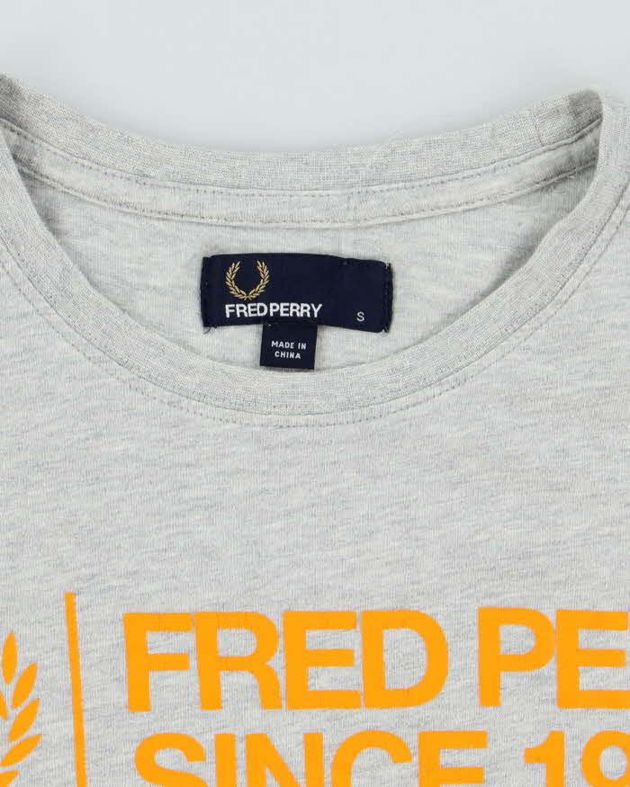Vintage 2000's Fred Perry Centre Logo T-Shirt - S