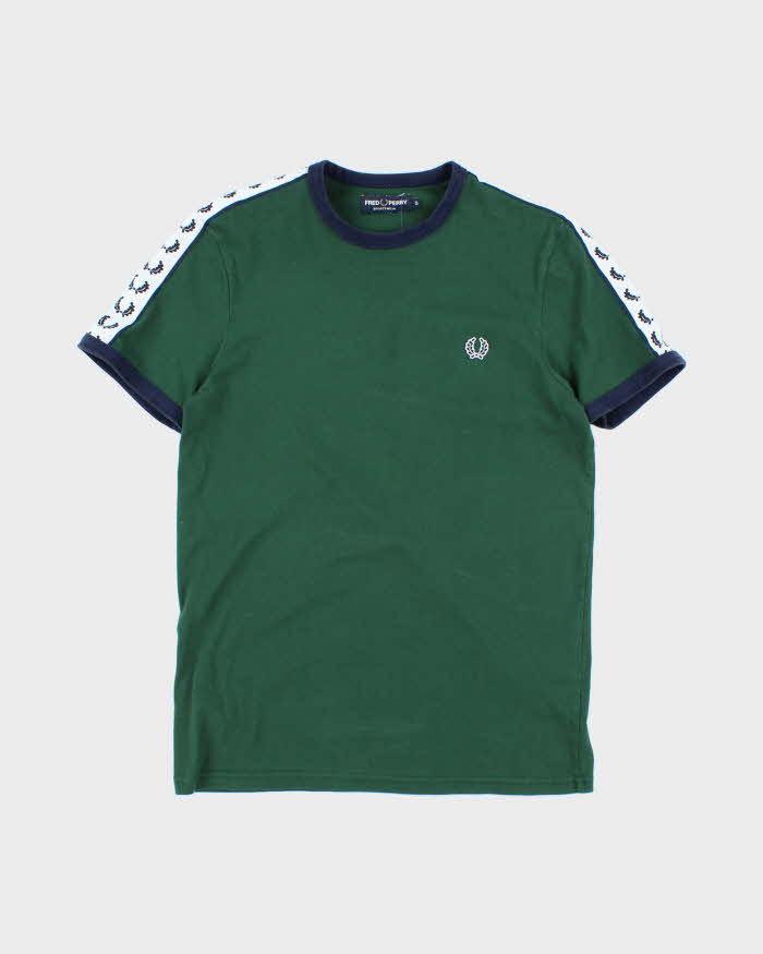 Vintage 2000's Fred Perry Small Crest Logo T-Shirt - S
