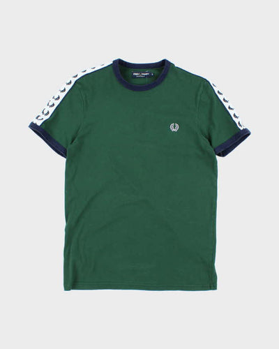 Vintage 2000's Fred Perry Small Crest Logo T-Shirt - S