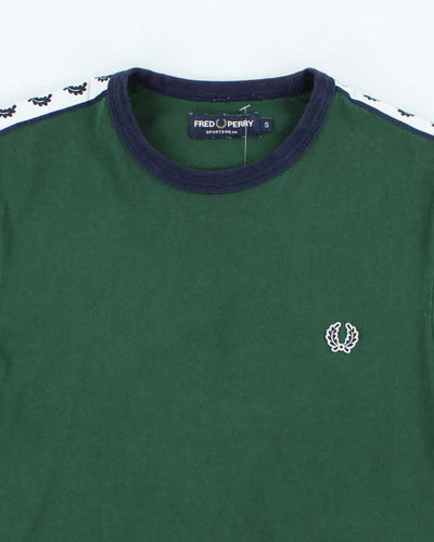 Vintage 2000's Fred Perry Small Crest Logo T-Shirt - S