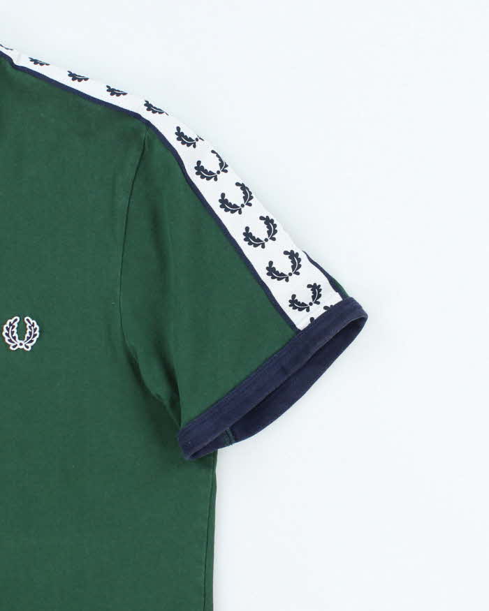 Vintage 2000's Fred Perry Small Crest Logo T-Shirt - S