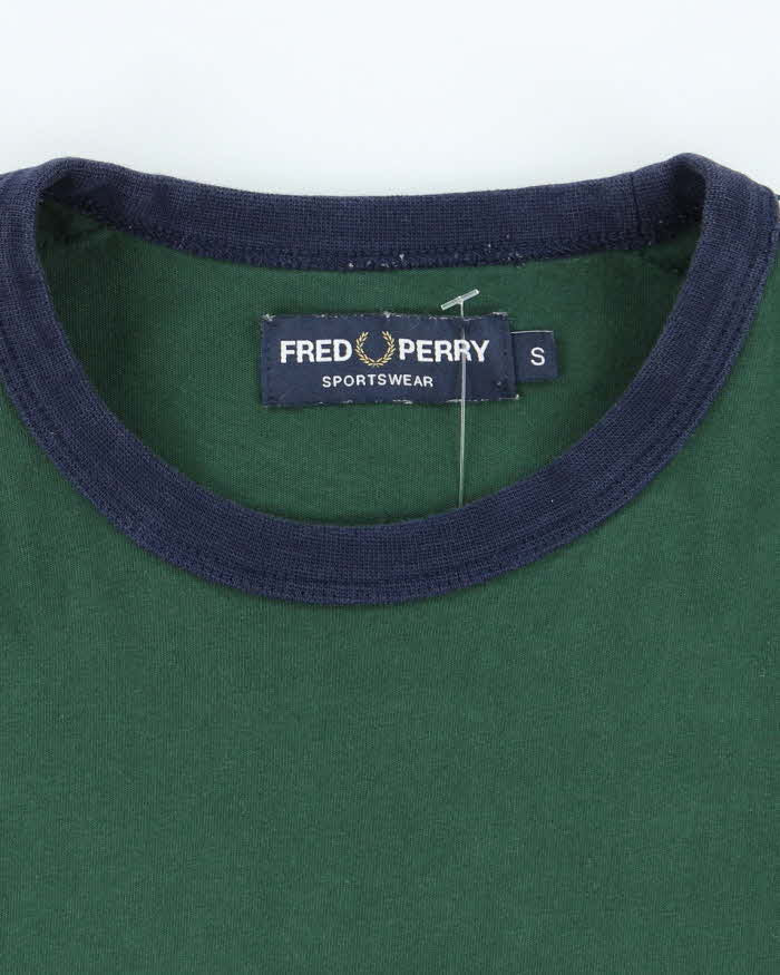 Vintage 2000's Fred Perry Small Crest Logo T-Shirt - S