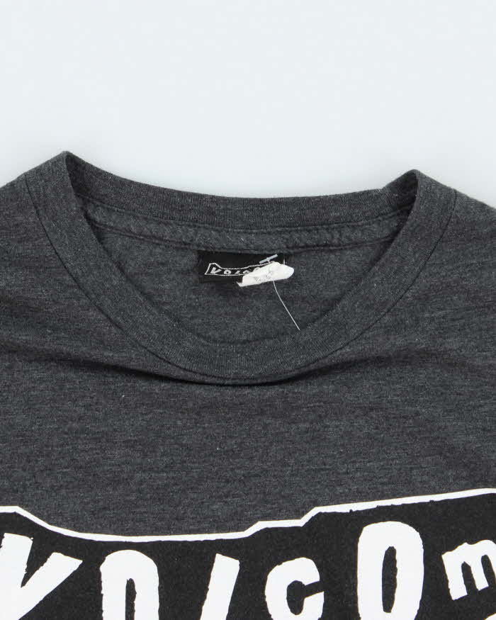 Vintage 2000's Volcom Spell Out Graphic T-Shirt - M