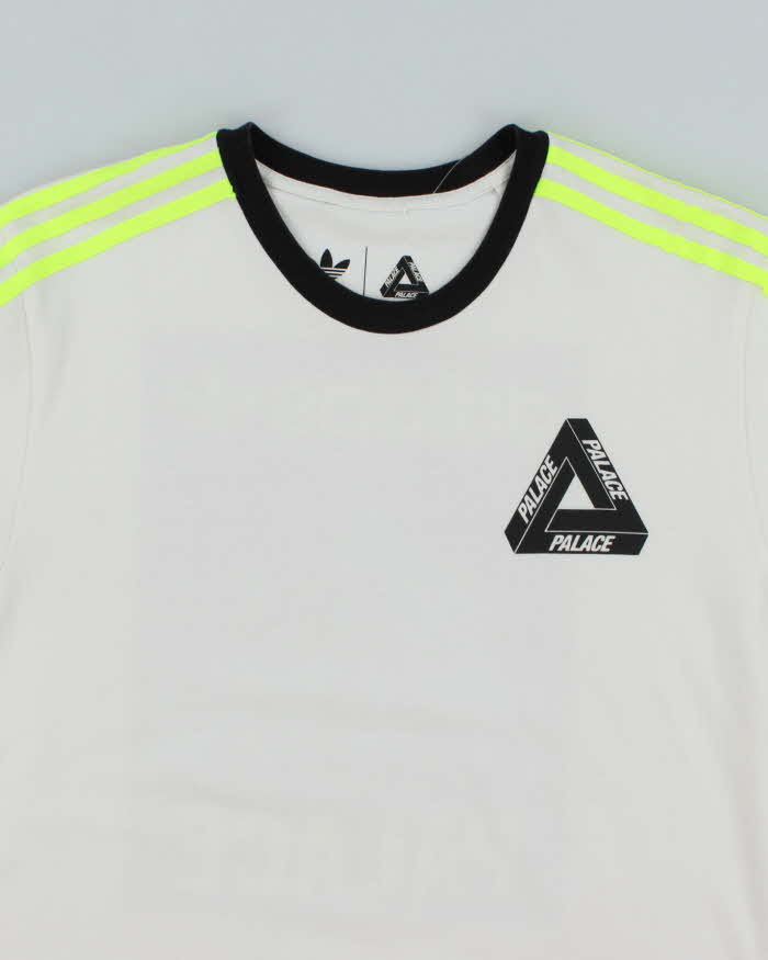 Palace Skateboards x Adidas Tri-Logo Graphic T-Shirt - L – Rokit