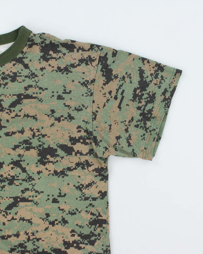 Vintage Y2K Green Digital Camouflage Army T-Shirt - XL