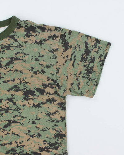 Vintage Y2K Green Digital Camouflage Army T-Shirt - XL