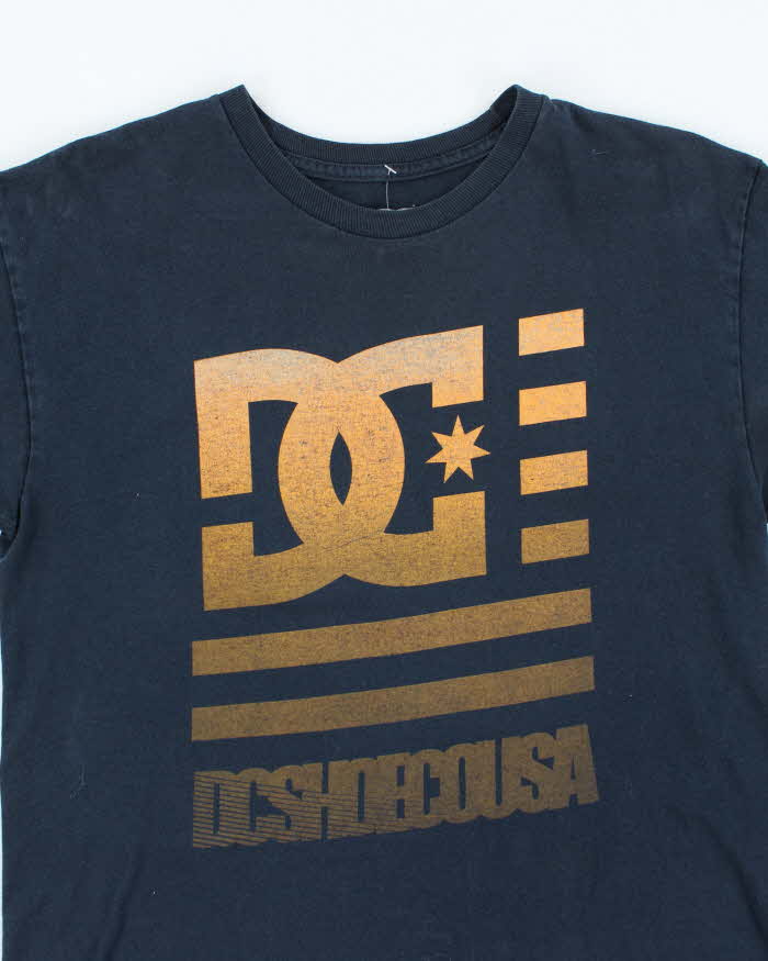 Vintage 2000's DC Shoe Co. Flag Graphic T-Shirt - M