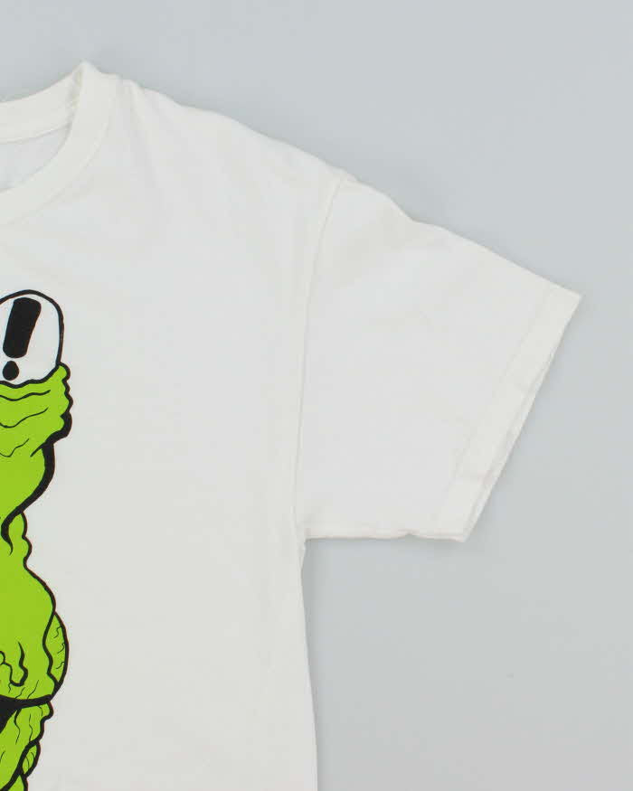 Vintage 2000's Big Face Alien Graphic T-Shirt - L