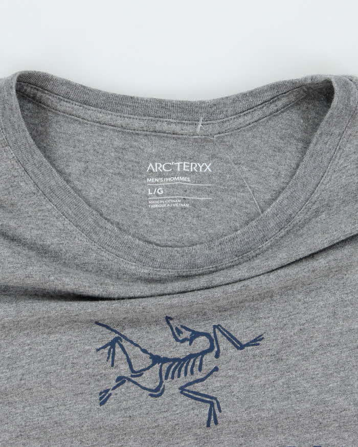 Vintage Arc'teryx Centre Logo Graphic T-Shirt - L