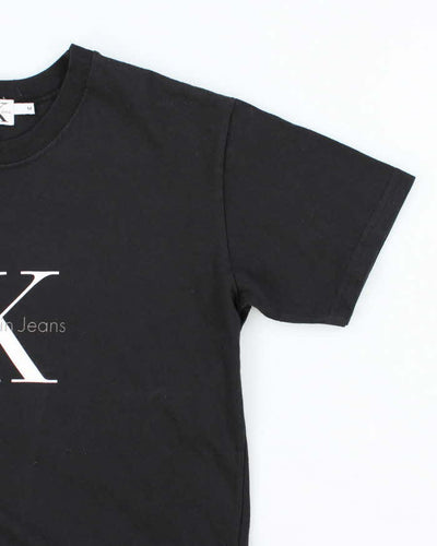 Vintage Y2K Calvin Klein Spell Out Graphic T-Shirt - M