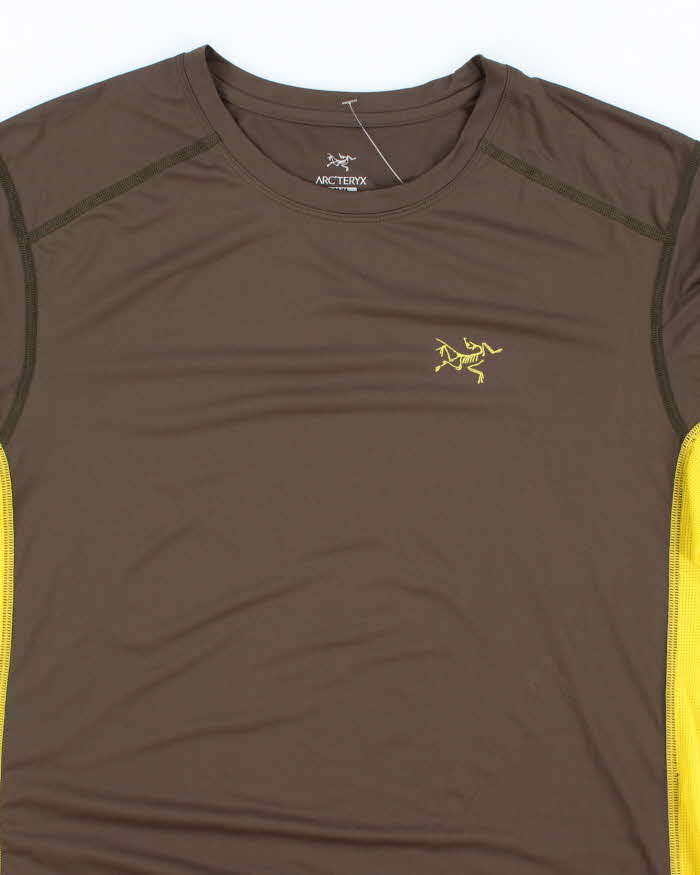 Vintage 2000's Arc'teryx Two Tone Lightweight T-Shirt - M