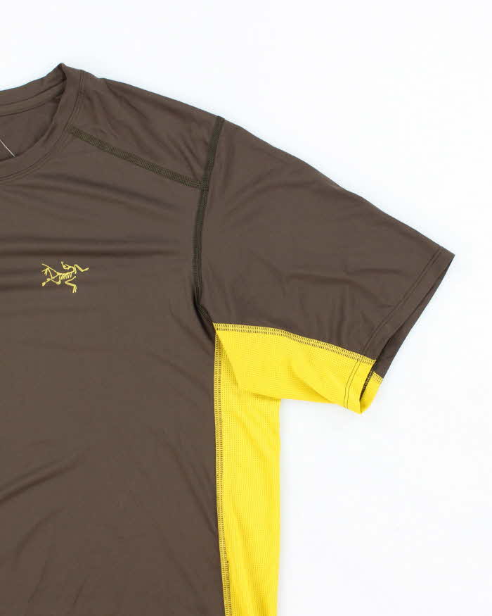 Vintage 2000's Arc'teryx Two Tone Lightweight T-Shirt - M