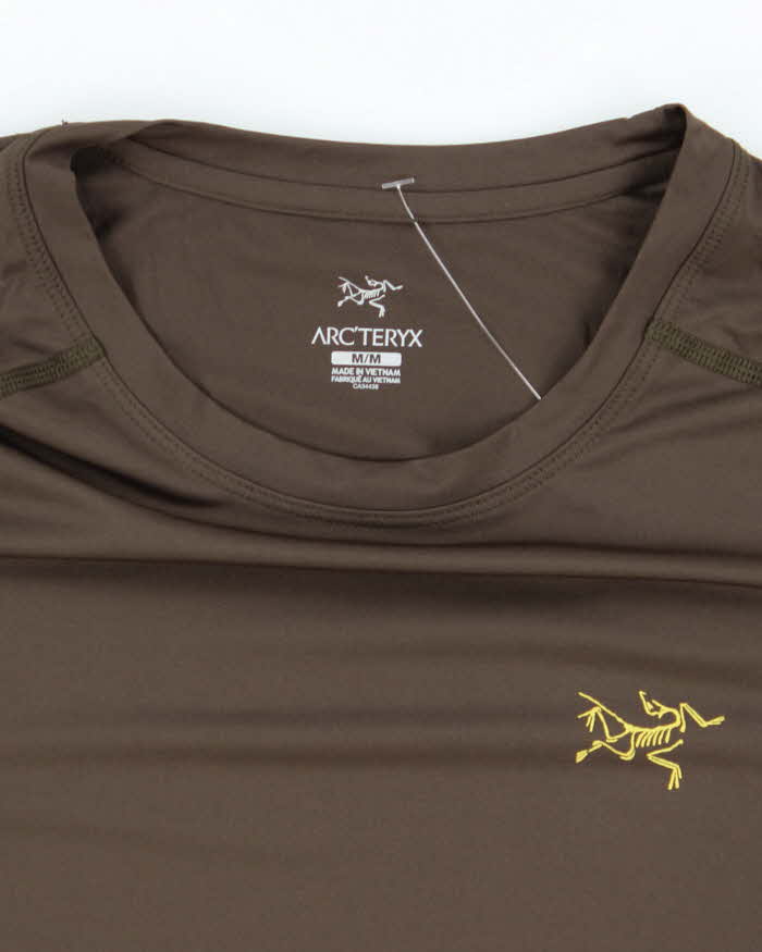 Vintage 2000's Arc'teryx Two Tone Lightweight T-Shirt - M