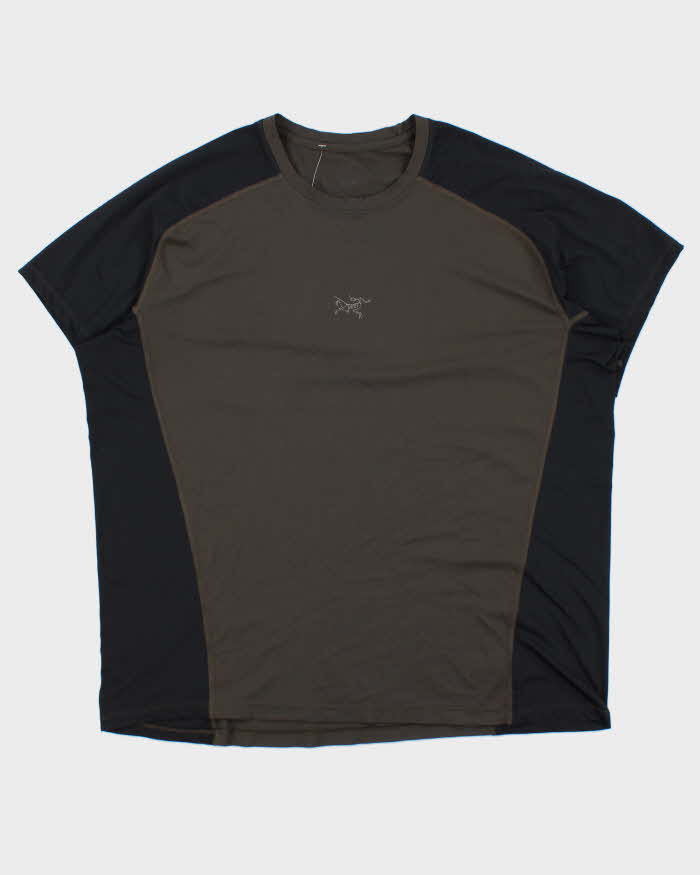 Vintage Arc'teryx Two-Tone Centre Logo T-Shirt - L