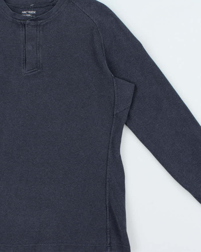 Vintage Arc'teryx Sirrus Thermo Long Sleeve Crewneck Henley T-Shirt - M