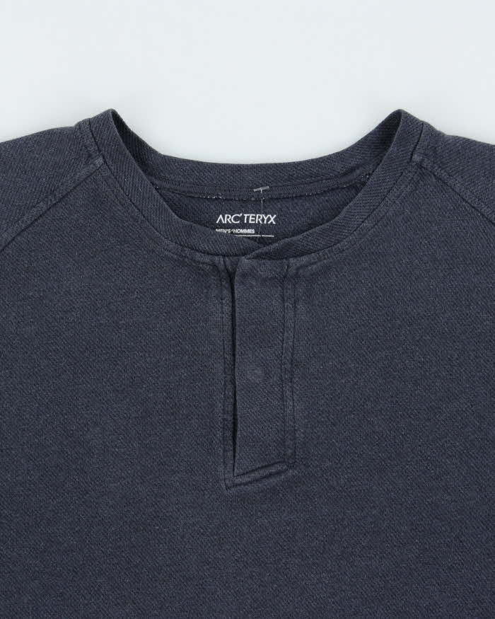 Vintage Arc'teryx Sirrus Thermo Long Sleeve Crewneck Henley T-Shirt - M