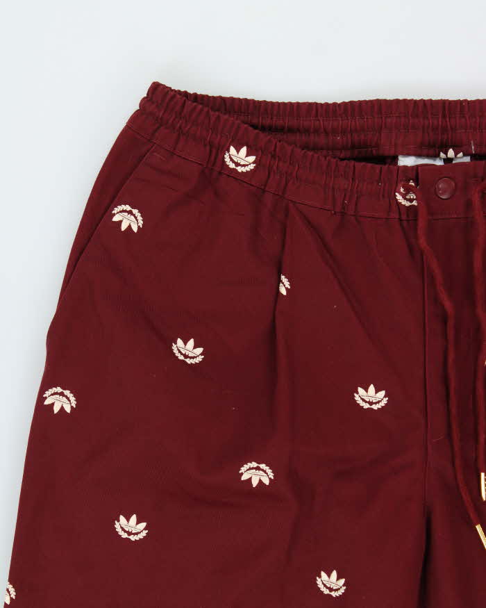 Vintage Adidas Originals Burgundy 'Graphic Archive' Embroidered Relaxed Taper Fit Casual Chino Trousers - M