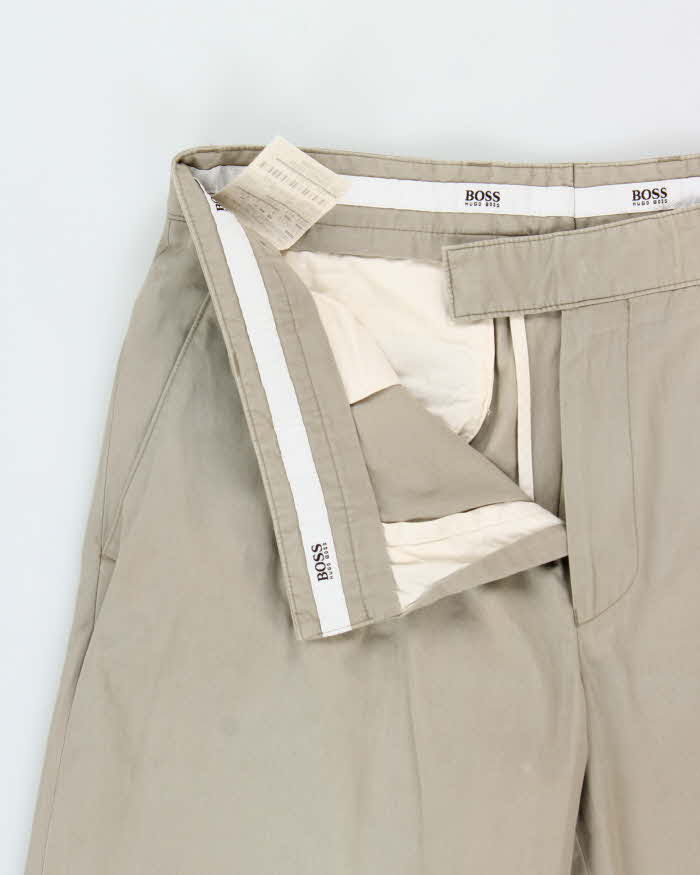 Vintage Y2K 00s Hugo Boss Khaki Lightweight Canvas Pleated Relaxed Straight Leg 'Mike' Chino Trousers - W32 L32