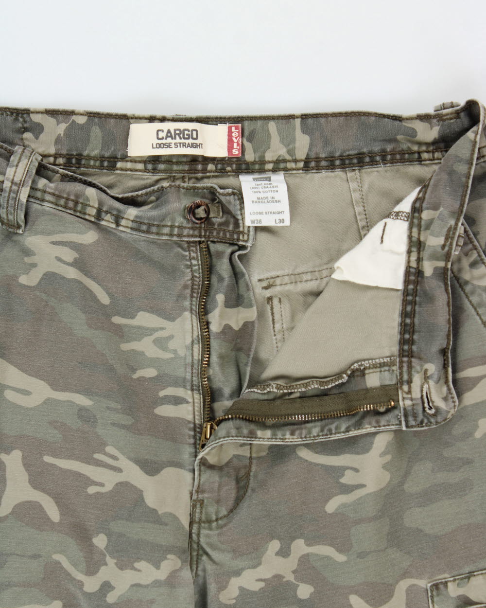 Vintage '03 Y2K Levi's Mid-Rise Woodland Camo Canvas Loose Straight Fit Cargo Trousers - W36 L30