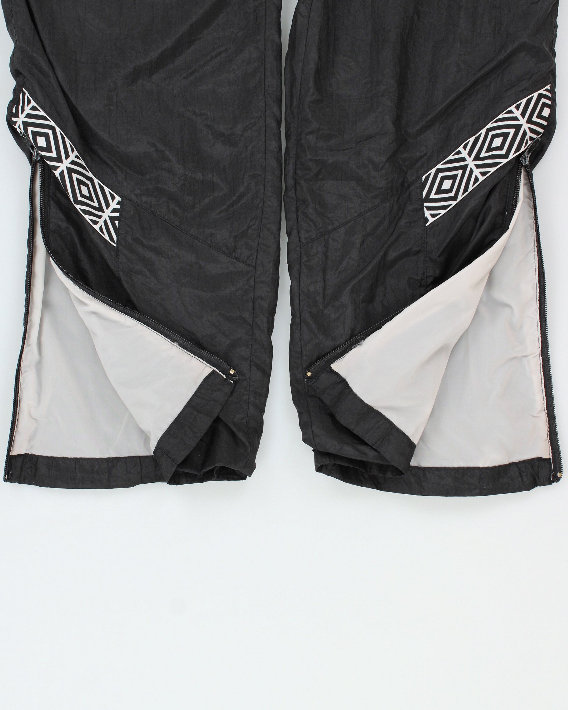 Vintage 1990s Umbro Classic Diamond Shell Relaxed Fit Zip Cuff Tracksuit Bottoms - L