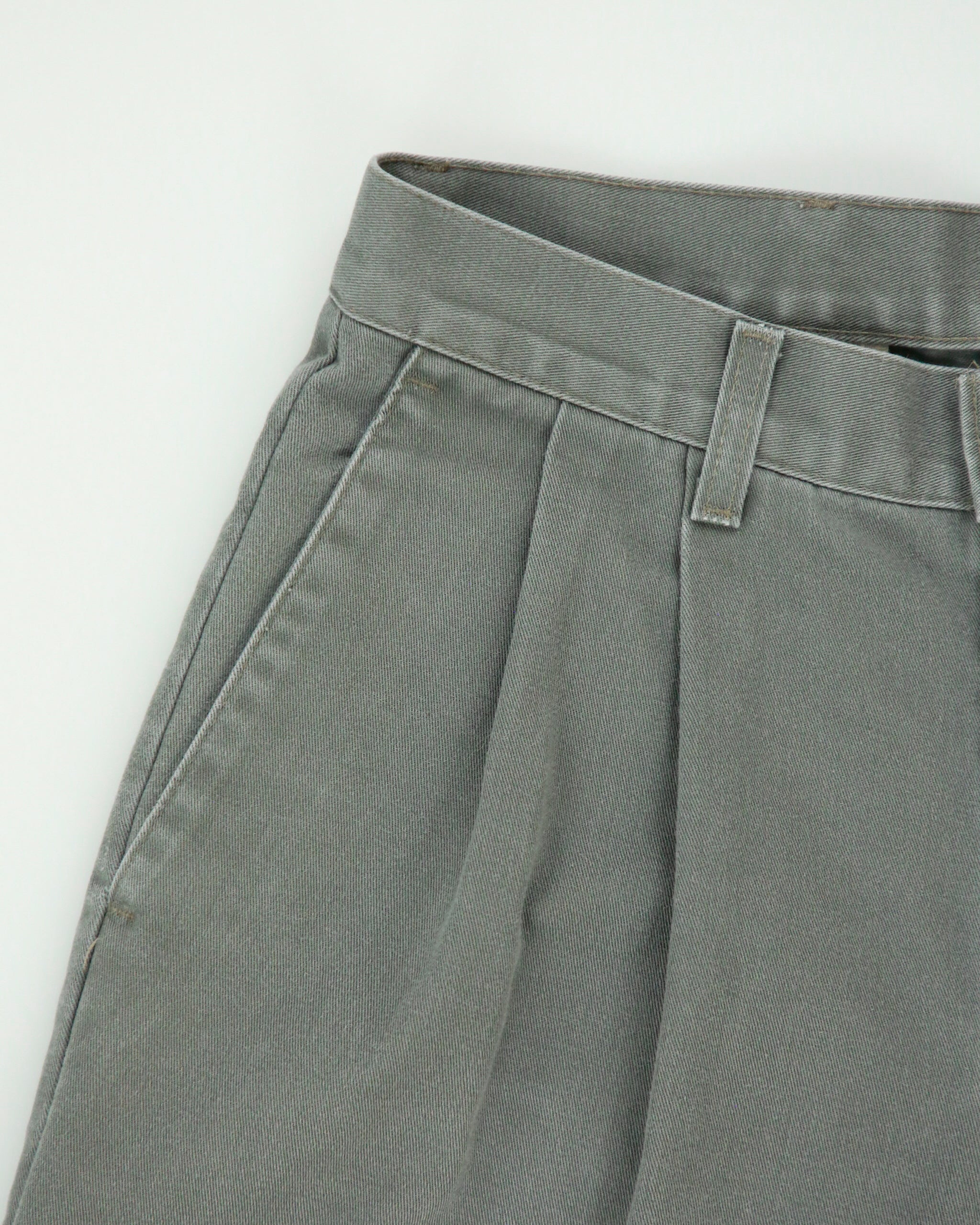 Vintage 2001 Levi's Batwing Made In Canada Khaki Mid-Rise Double Pleated Relaxed Fit Canvas Chino Trousers - W29 L31