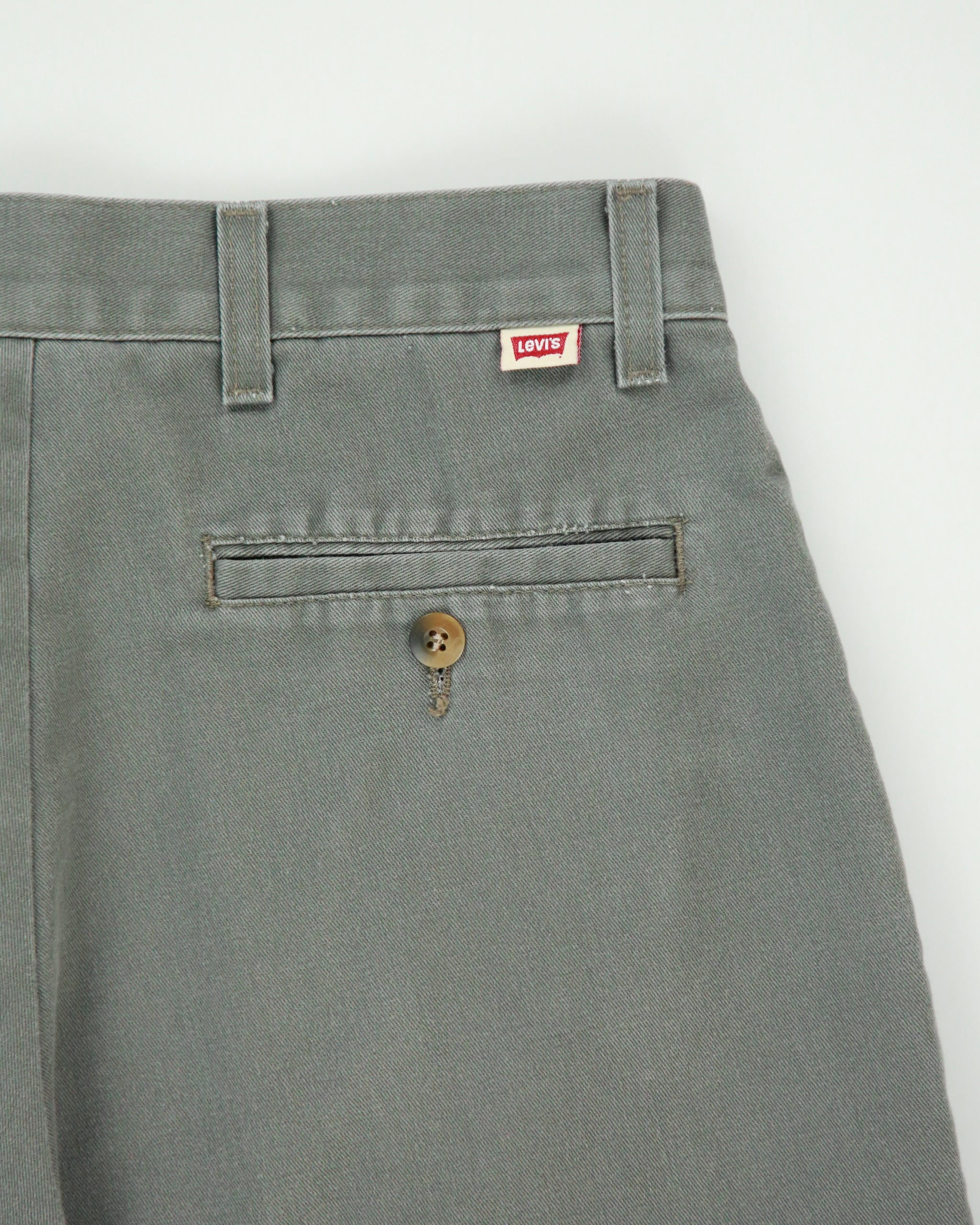 Vintage 2001 Levi's Batwing Made In Canada Khaki Mid-Rise Double Pleated Relaxed Fit Canvas Chino Trousers - W29 L31
