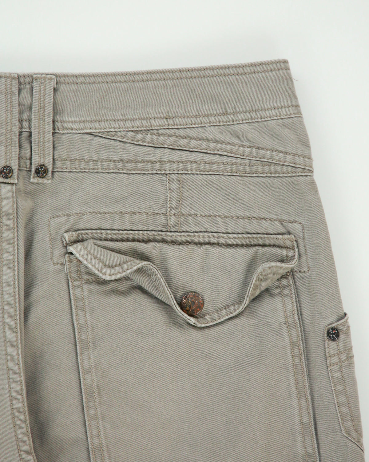 Vintage Y2K 00s Diesel Khaki Low-Rise Multi Patch Pocket Straight Leg Bootcut Canvas Cargo Trousers - W31 L31
