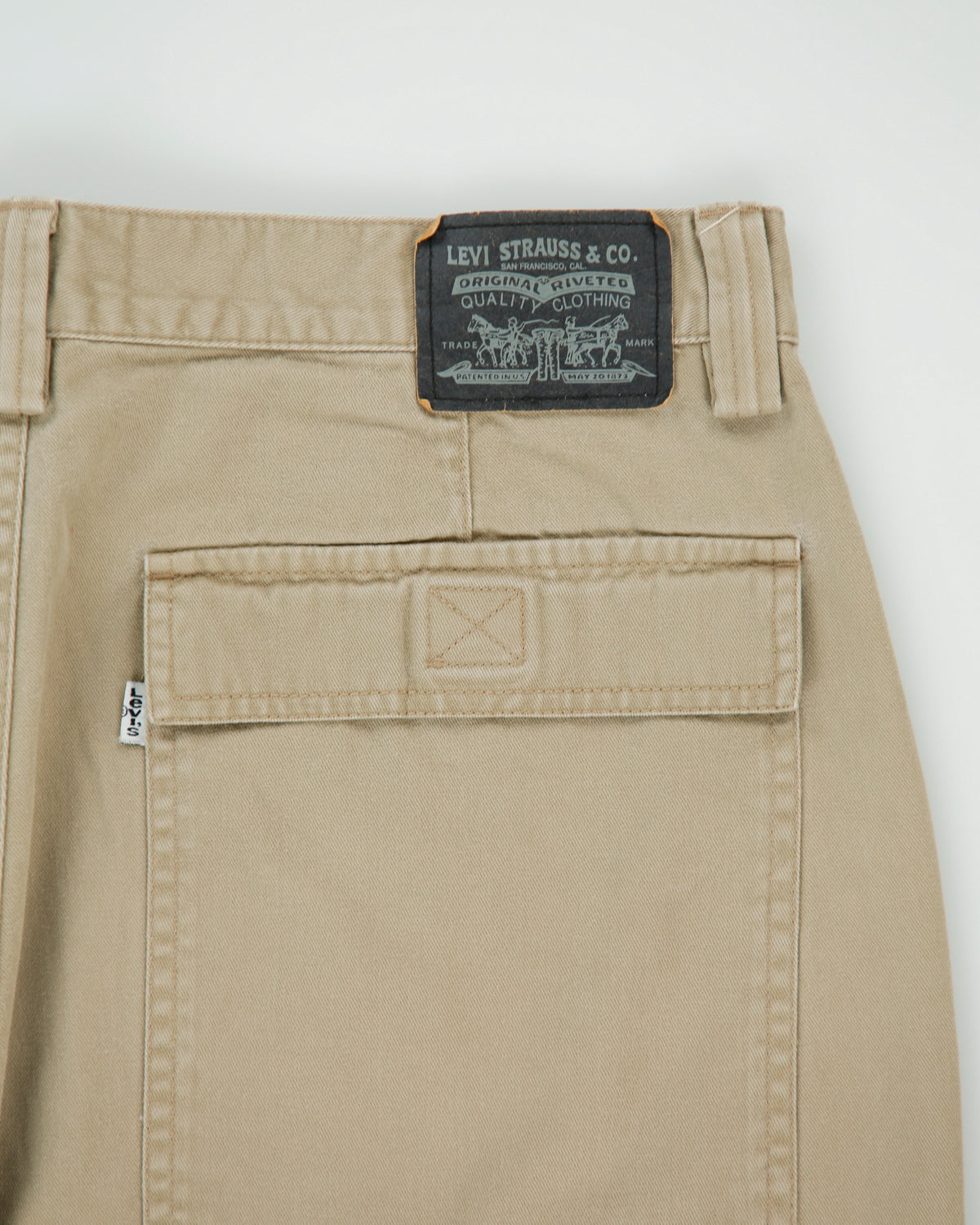 Vintage Y2K 00s Levi's White Tab Khaki Mid Rise Patch Pocket Canvas Baggy Fit Wide Leg Trousers - W35 L27