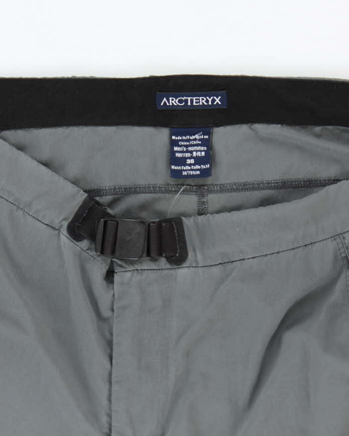 Vintage Y2K Arc'teryx Lightweight Multi Pocketed Utility 3/4 Length Trousers - W36 L21