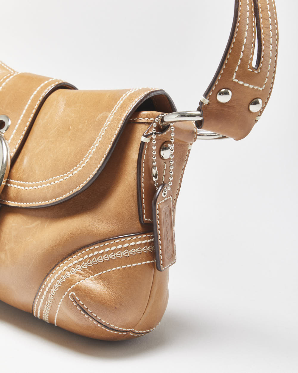 バッグ 00s COACH Soho Suede Leather Handbag Y2K Vintage Y2K 2000s Coach Soho Small Leather Handbag – Rokit