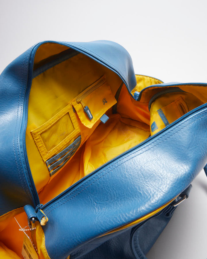 lululemon duffle bag mens Vintage LuLuLemon Multi-Pocket Duffle Bag – Rokit