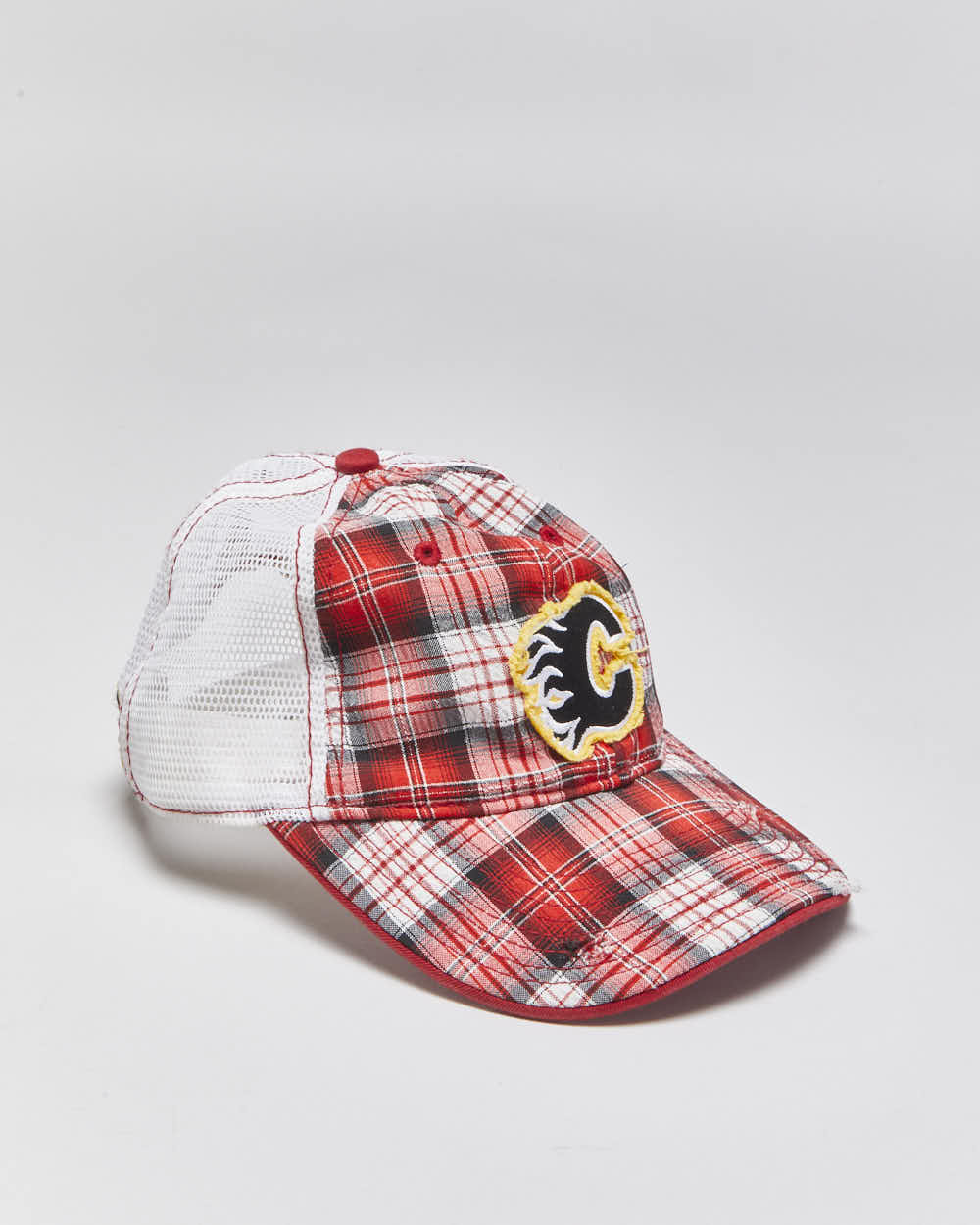 Vintage Y2K 00s New Era Calgary Flames NHL Distressed Plaid Trucker Hat - OS