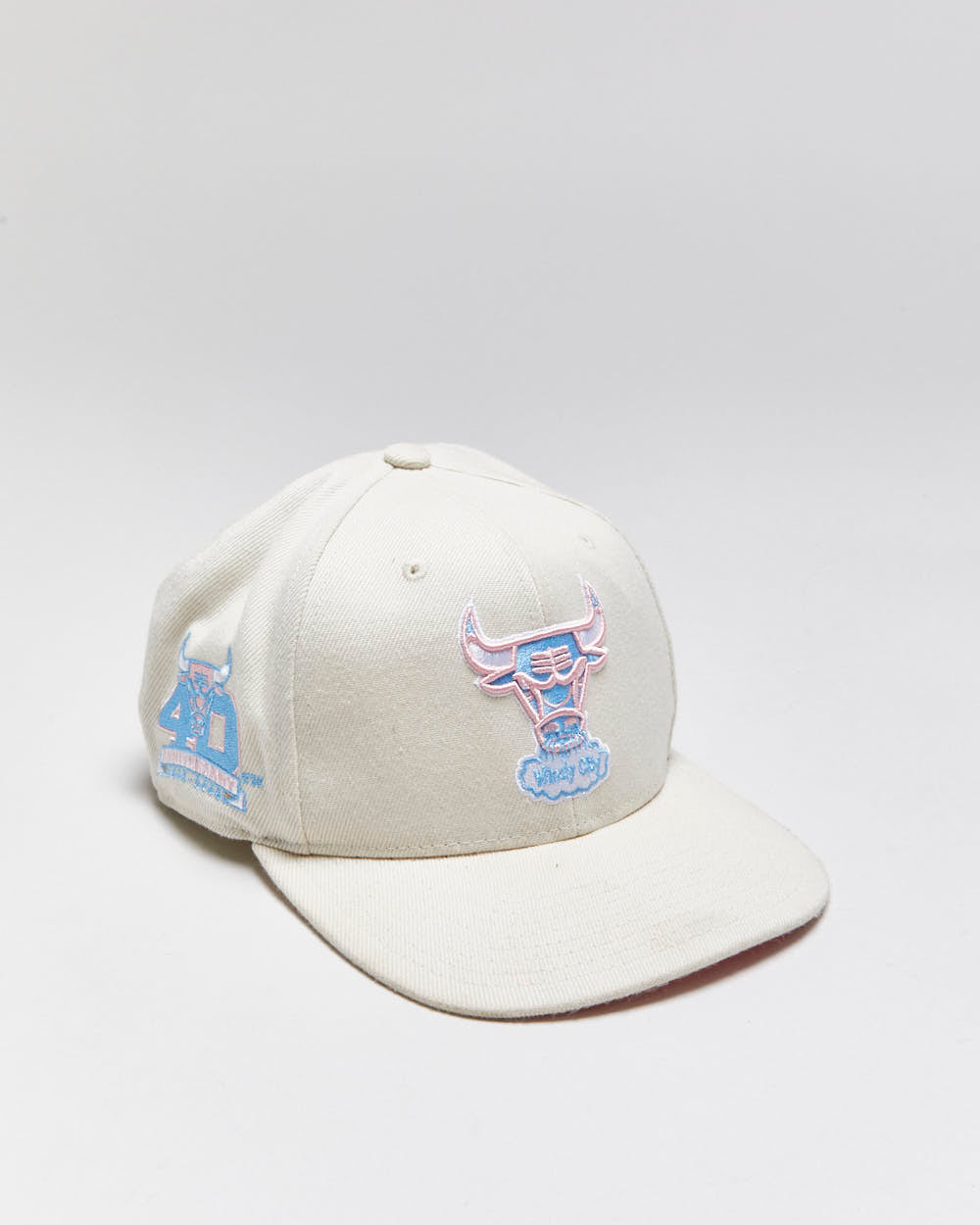 Mitchell &amp; Ness Hardwood Classic Chicago Bulls Windy City 2006 Anniversary NBA Fitted Baseball Cap - 7