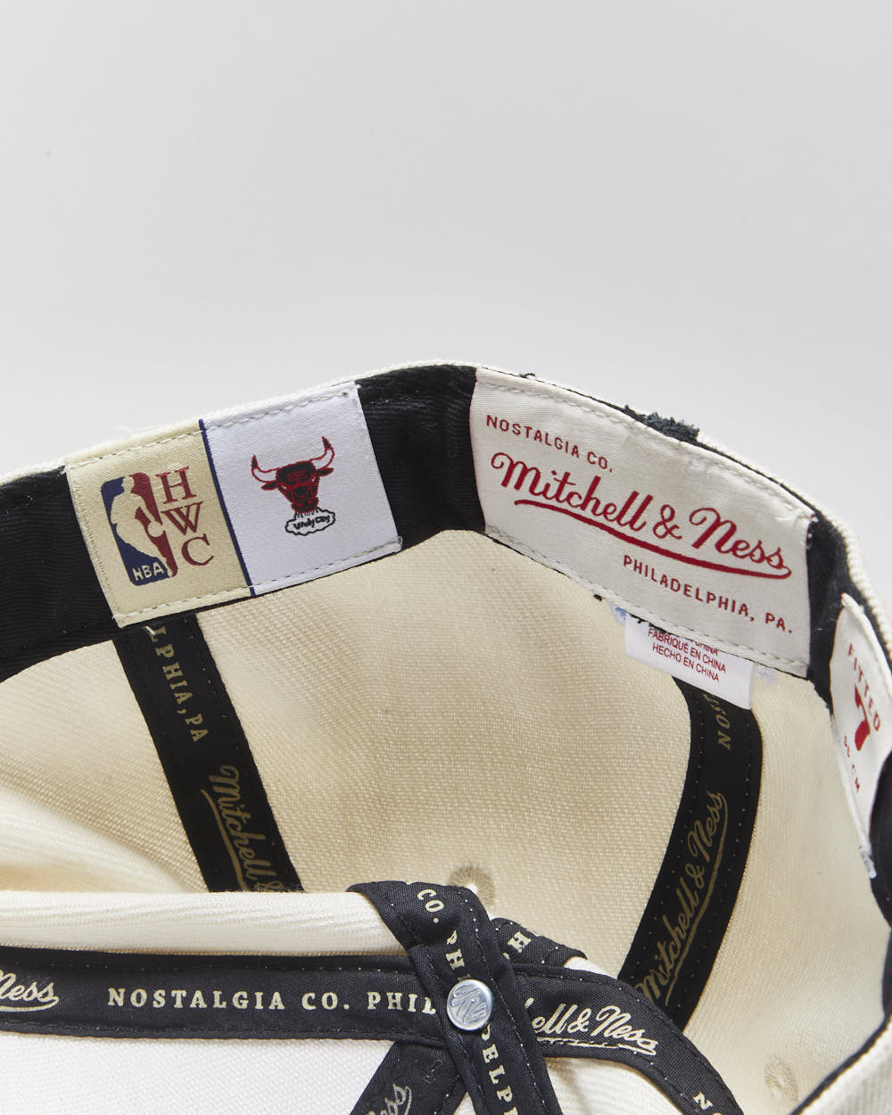 Mitchell &amp; Ness Hardwood Classic Chicago Bulls Windy City 2006 Anniversary NBA Fitted Baseball Cap - 7