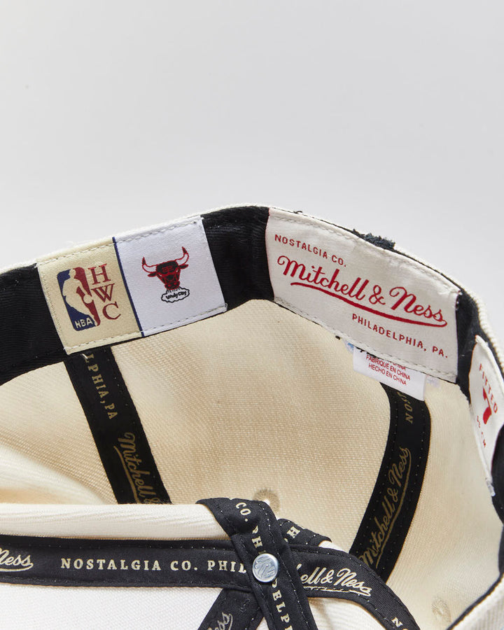 Mitchell & Ness Hardwood Classic Chicago Bulls Windy City 2006 Anniversary NBA Fitted Baseball Cap - 7