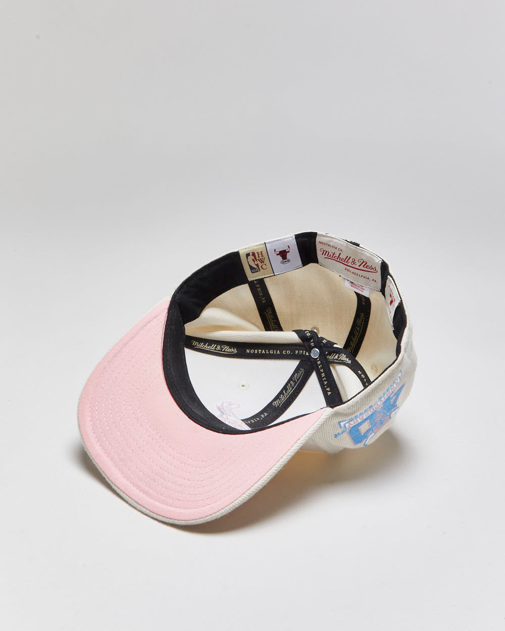 Mitchell &amp; Ness Hardwood Classic Chicago Bulls Windy City 2006 Anniversary NBA Fitted Baseball Cap - 7