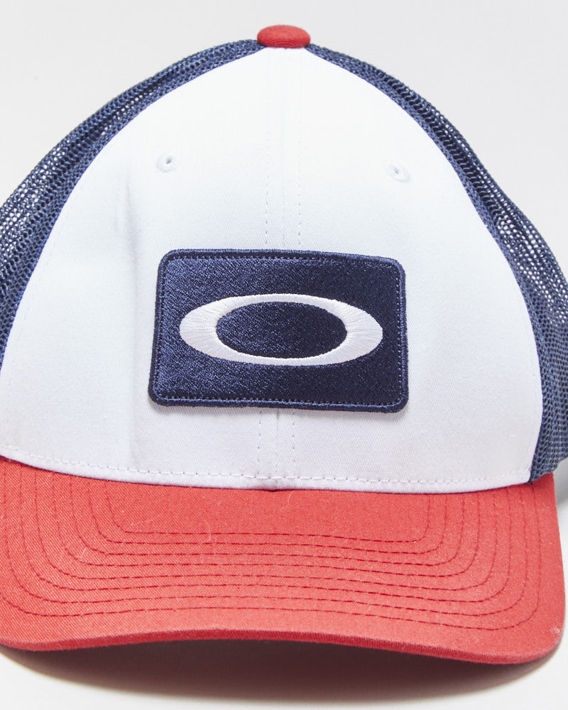 Oakley O Original Patch Curve Brim US Trucker Hat - OS