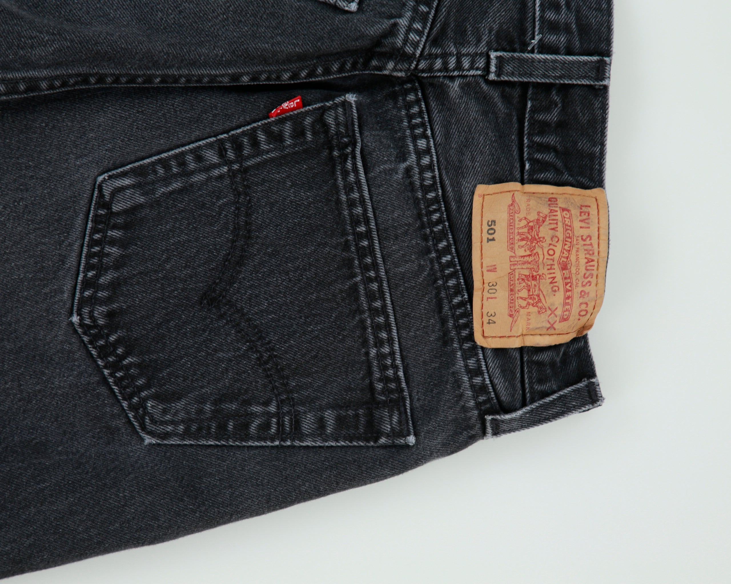 Vintage 1997 Levi's 501 Red Batwing Made In Canada Jeans - W28 L33