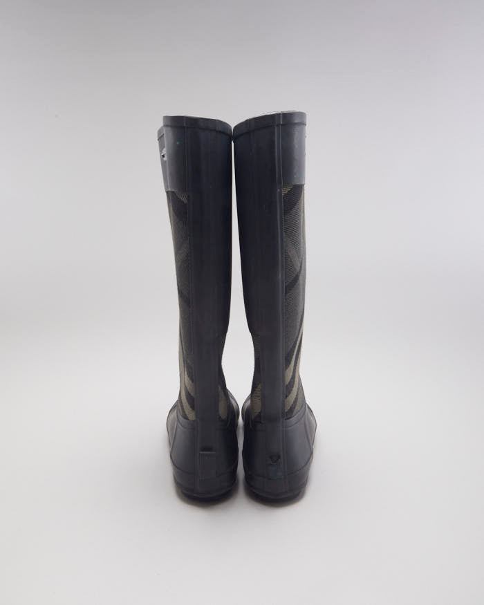 Burberry Grey Rain Boots UK9 – Rokit