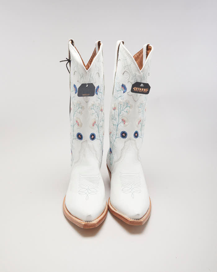 Deadstock Shayenne White Embroidered Cowboy Boots - UK6