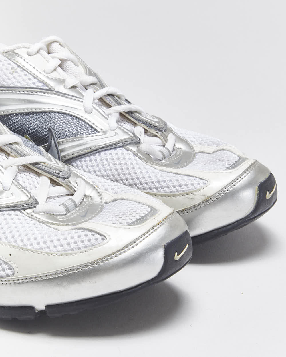 Vintage 2009 Nike Women's Shox Reveal 3 White/Sparkle Silver Trainers - UK7.5