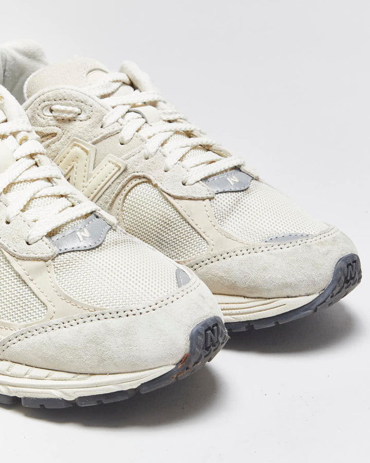 2023 New Balance M2002R Women's 'Calm Taupe/Angora Silver Metallic Trainers - UK6