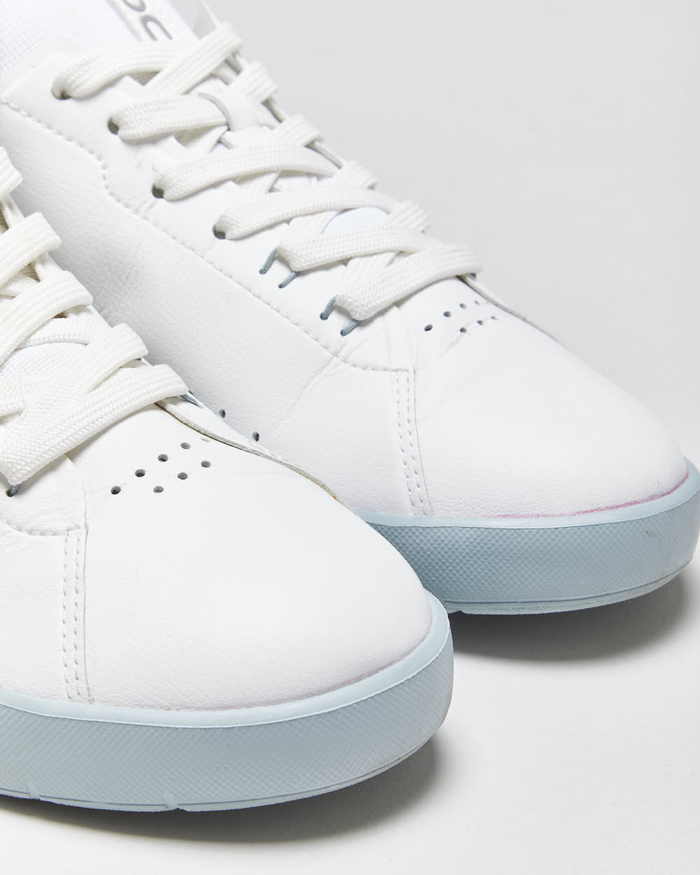 2024 ON Running Women's The Roger Low Top Tennis Trainers - UK5.5