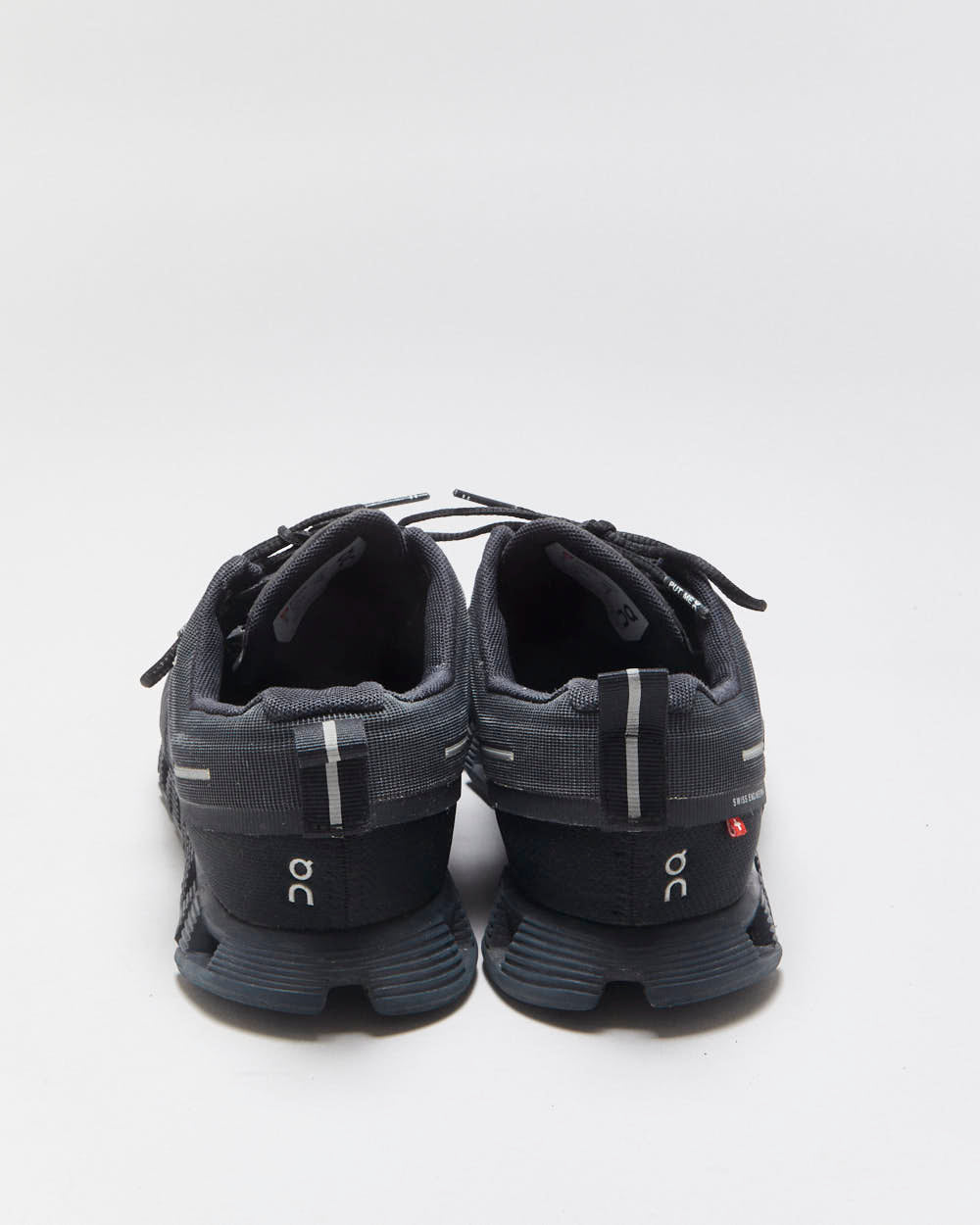 ON Cloud 5 All Black Women's Low-Top Waterproof Running Trainers - UK9