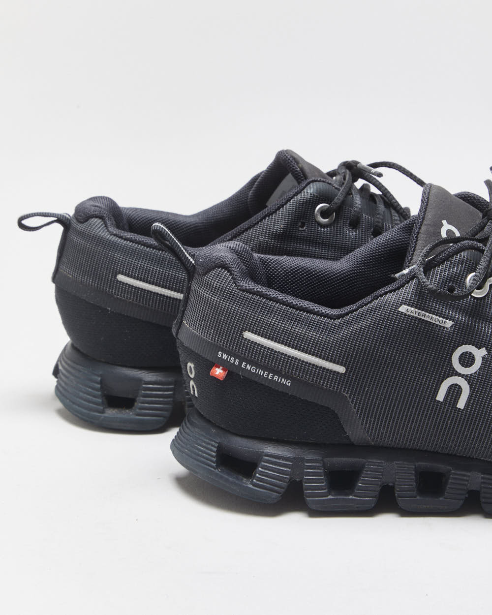 ON Cloud 5 All Black Women's Low-Top Waterproof Running Trainers - UK9