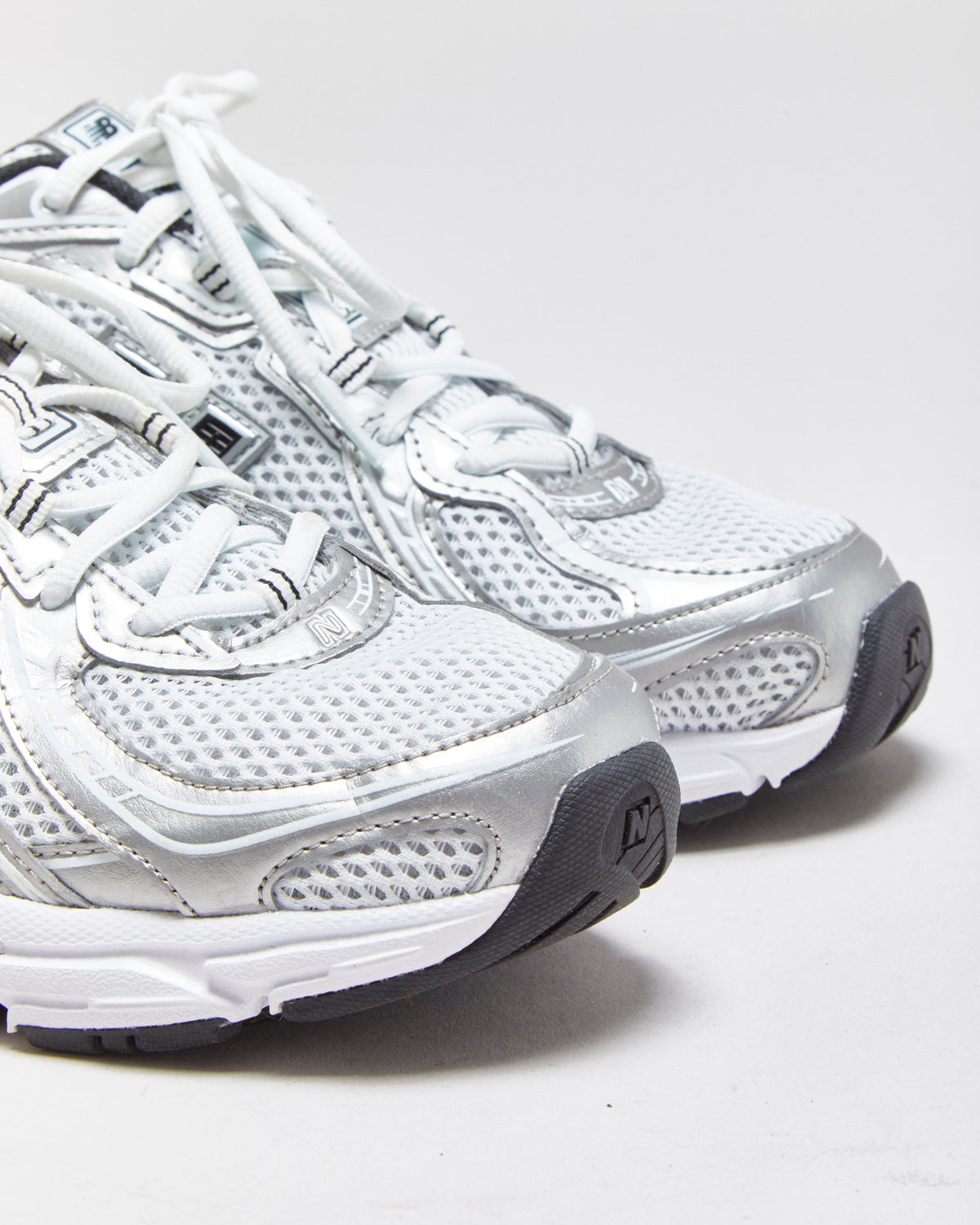 New Balance 740 White/Silver Trainers - UK7