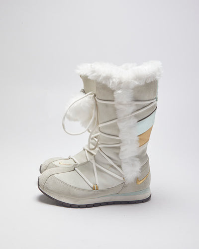 Vintage Nike Y2K Faux Fur Pom Pom Boots - UK 4.5