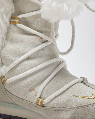 Vintage Nike Y2K Faux Fur Pom Pom Boots - UK 4.5