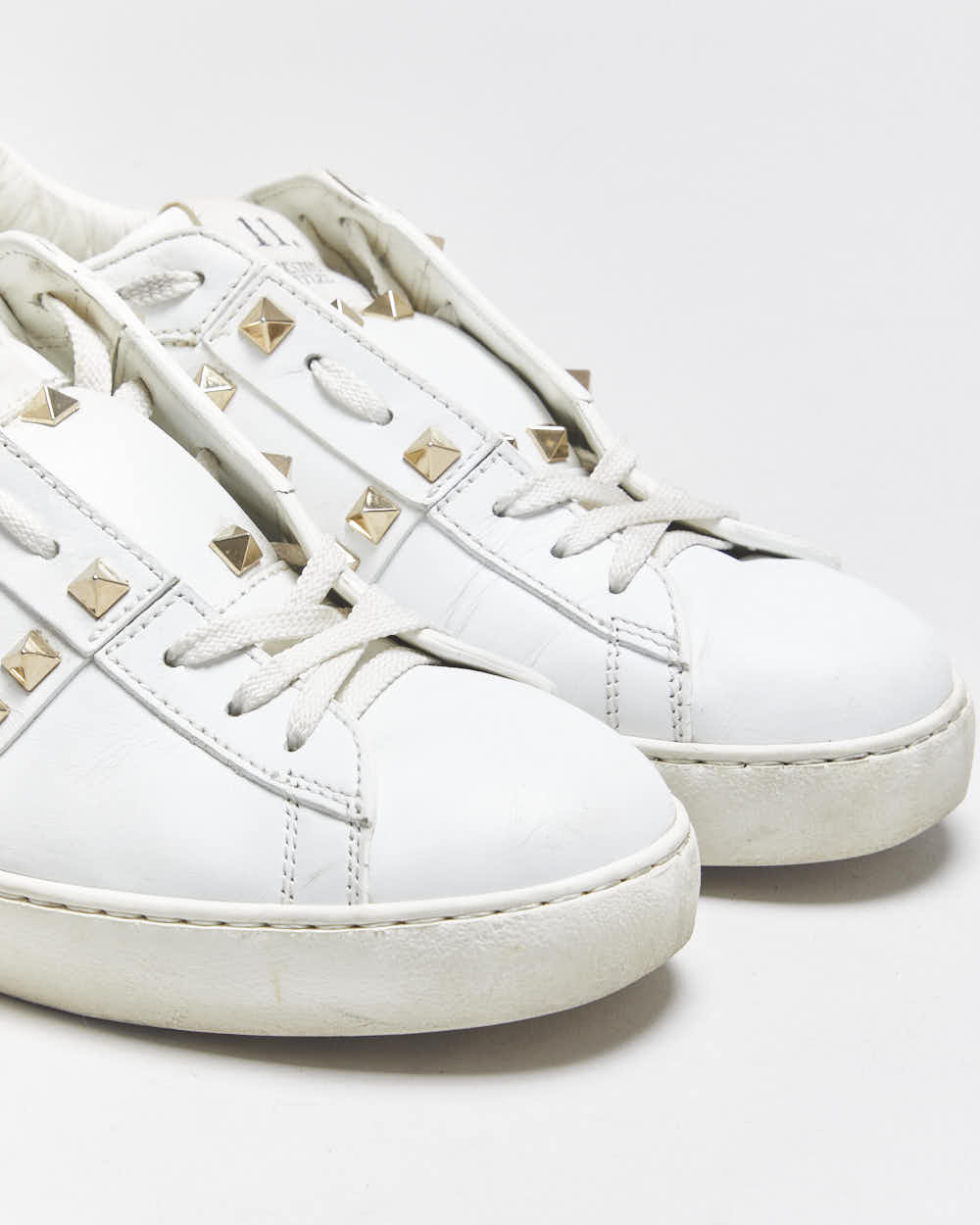 2022 Valentino Rockstud Untitled Women's Calfskin Leather Embellished Low Trainers - UK5