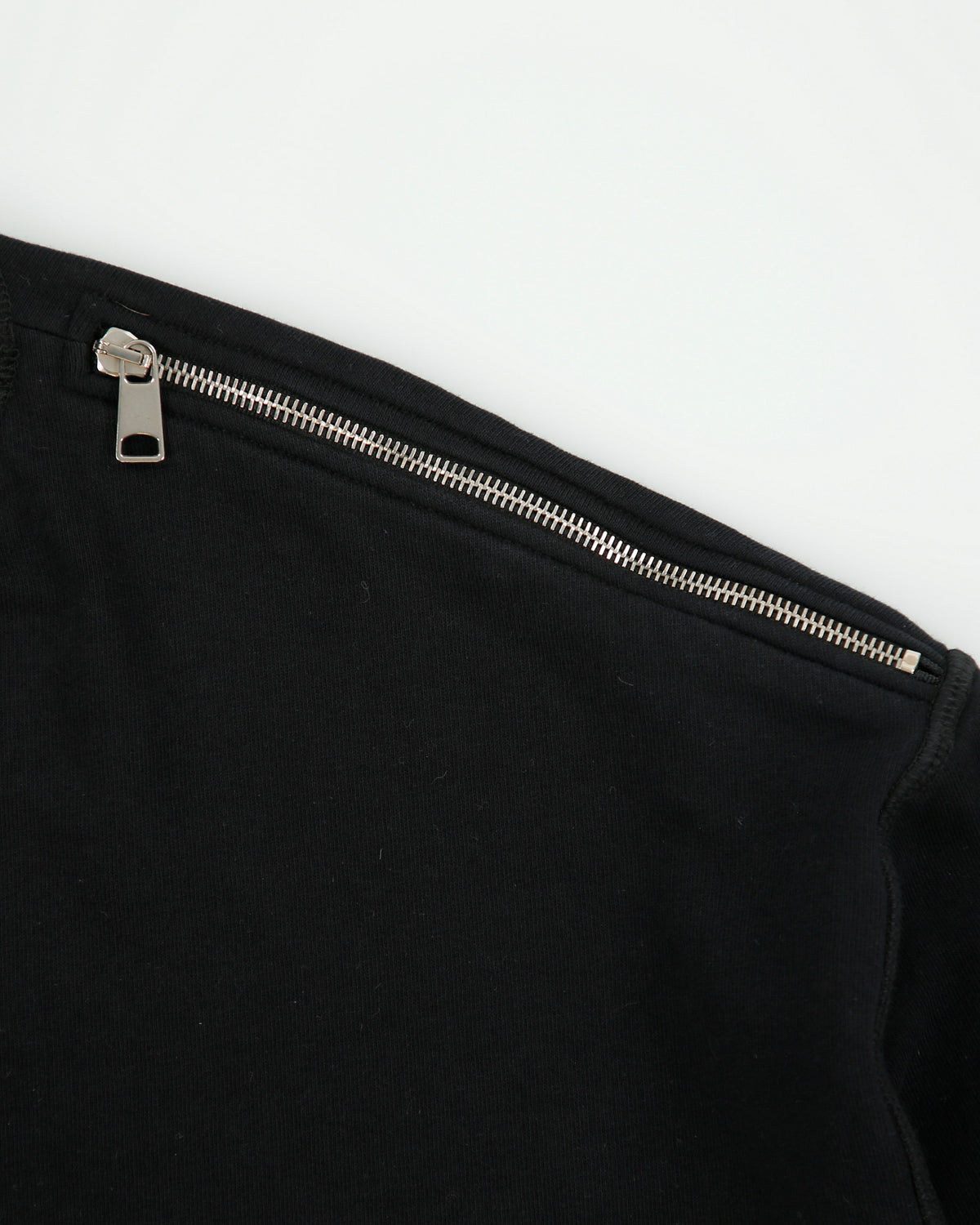 A/W 2019 Alexander McQueen Women's Fleece Lined Cropped Zip Shoulder Crewneck Sweatshirt - L